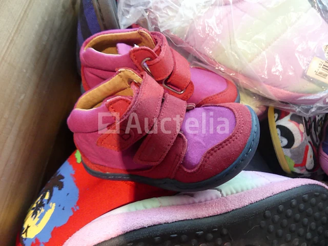 Ref:doos 5 - 200 paar schoenen/diverse pantoffels - afbeelding 2 van  8