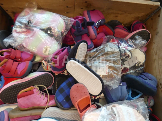 Ref:doos 5 - 200 paar schoenen/diverse pantoffels - afbeelding 7 van  8