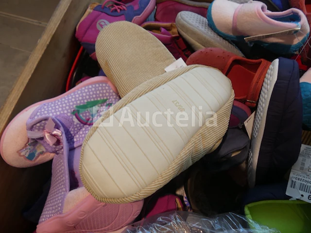Ref:doos 5 - 200 paar schoenen/diverse pantoffels - afbeelding 8 van  8