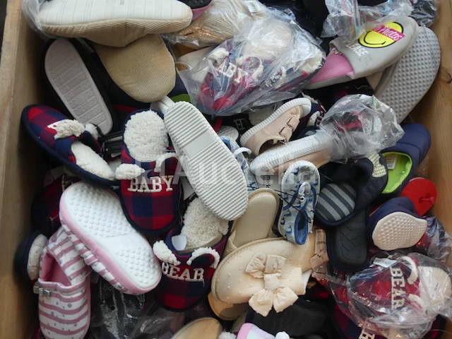 Ref:doos 6 - 200 paren diverse pantoffels - afbeelding 1 van  10