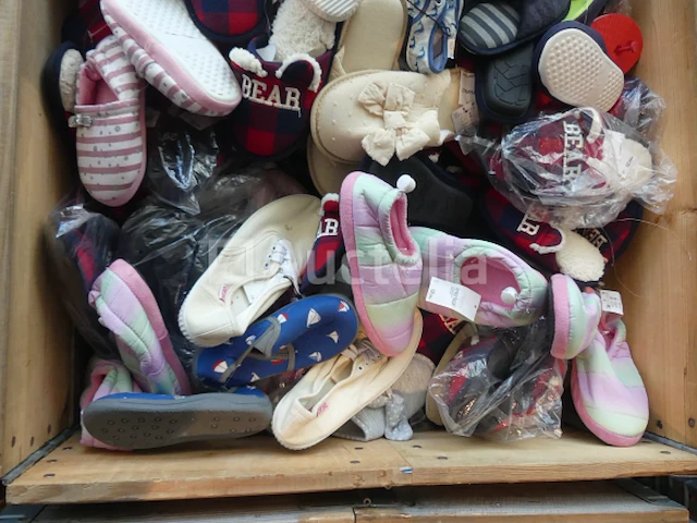Ref:doos 6 - 200 paren diverse pantoffels - afbeelding 3 van  10
