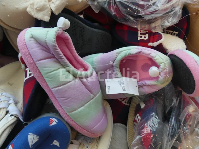 Ref:doos 6 - 200 paren diverse pantoffels - afbeelding 9 van  10