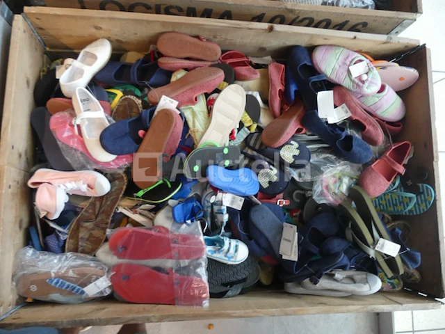 Ref:doos 7 - 200 paar schoenen/pantoffels - afbeelding 4 van  8