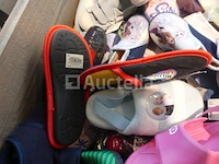 Ref:doos 9 - 200 paar diverse kinderpantoffels - afbeelding 7 van  10