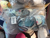 Ref:doos 9 - 200 paar diverse kinderpantoffels - afbeelding 8 van  10