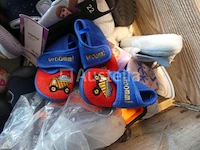 Ref:doos 9 - 200 paar diverse kinderpantoffels - afbeelding 10 van  10