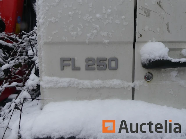 Ref:imat : pli988 - vrachtwagen kipper + hulp hijskraan volvo fle6e 19.0 (2004-216.733 km) - afbeelding 12 van  31