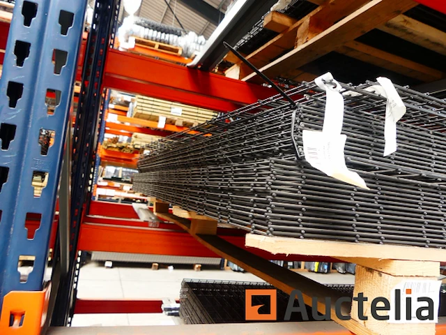 Ref:n020343 - 26 zenturo stijve hek panelen - afbeelding 4 van  4