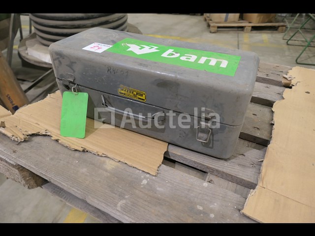 Ref:r4601 - makita 1100 elektrische schaafmachine - afbeelding 2 van  8