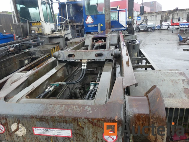 Ref:tvd-88-d - terberg yt180 container vrachtwagen (2002-21.500 km) - afbeelding 10 van  24