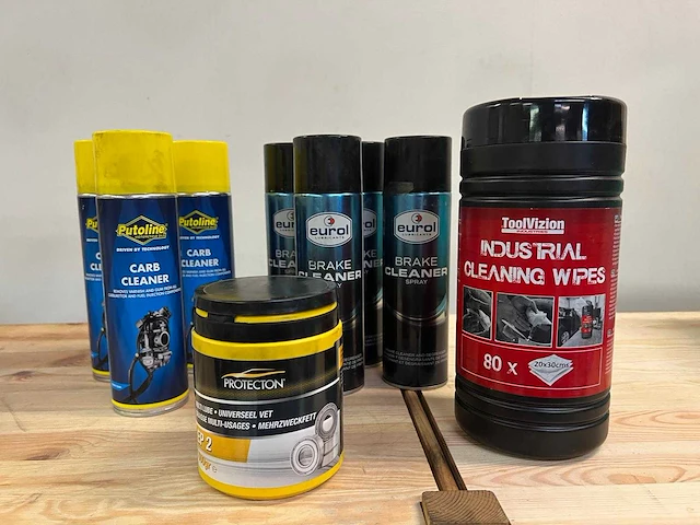 Reinigings- en onderhoudsproducten (9x) - afbeelding 1 van  10