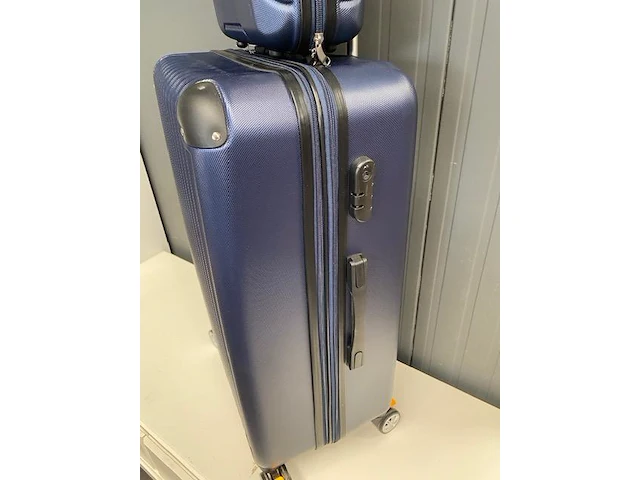 Reisset - reiskoffer + beautycase - ormi - afbeelding 3 van  6