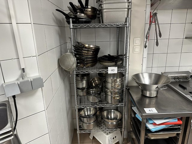 Rek + inhoud - afbeelding 1 van  5