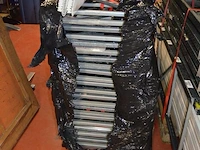 Rek met houten leggers (donker grijs): 35 kopsteunen h 2m b 60 cm, 53 dwarsbalken l 2,4m, 25 houten leggers (222) - afbeelding 4 van  5