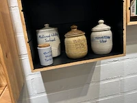 Rek met inhoud, 14 kistjes aan muur - afbeelding 5 van  11