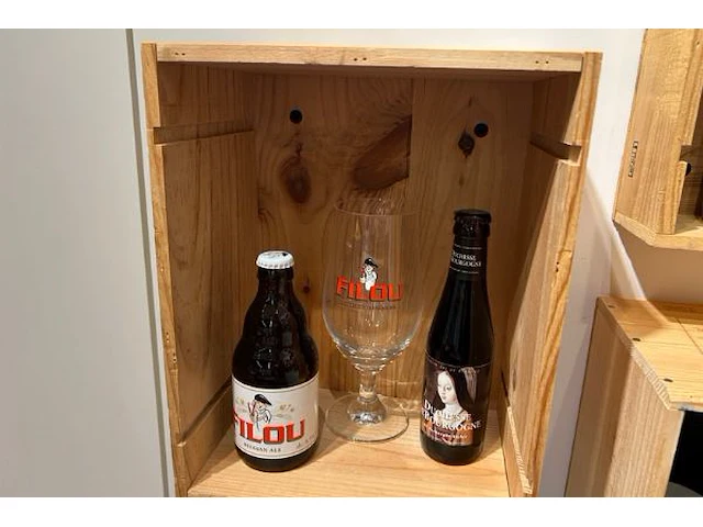 Rek met inhoud, 14 kistjes aan muur - afbeelding 9 van  11