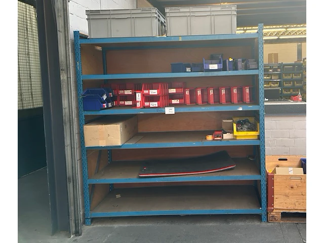 Rek met inhoud - afbeelding 1 van  5