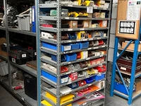 Rek met inhoud - afbeelding 2 van  7