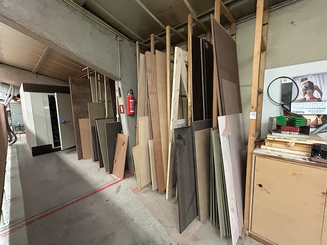 Rek met inhoud - afbeelding 1 van  6