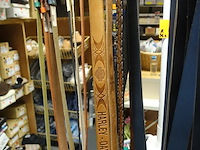 Rek met lederwaren, tassen en riemen - afbeelding 9 van  9