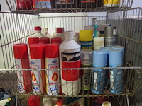 Rek met onderhoudsproducten voor huis en auto - afbeelding 3 van  4