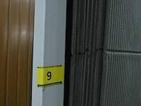 Rek met partij planet fitness matten - afbeelding 3 van  4
