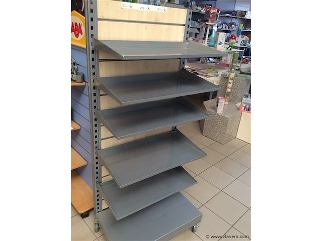 Rek metaal op wieltjes - afbeelding 1 van  2