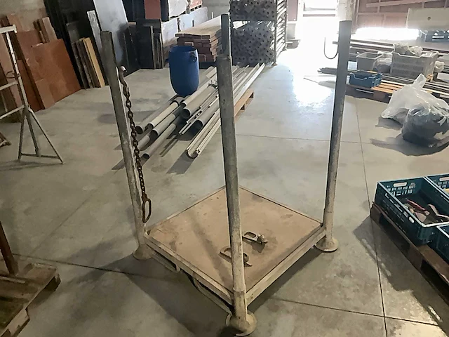Rek voor big bags + klemmen voor betonkeerwanden - afbeelding 1 van  3