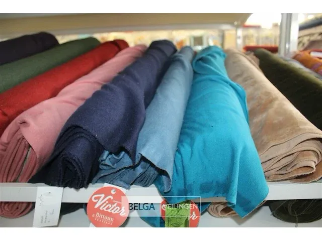 Rekbaar velour stof & soft shell op rol/houder - afbeelding 3 van  5