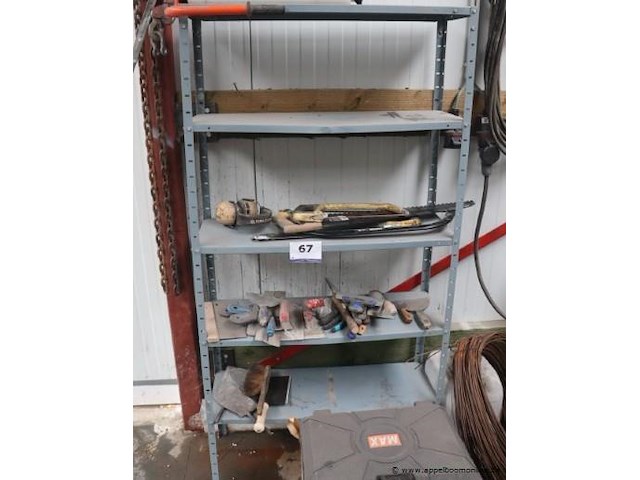 Rekje inhoudende handgereedschappen - afbeelding 1 van  2
