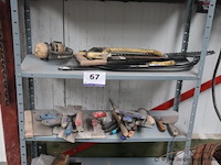 Rekje inhoudende handgereedschappen - afbeelding 2 van  2