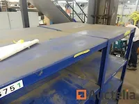 Rekken, werktafel, kledingkast 2 deuren