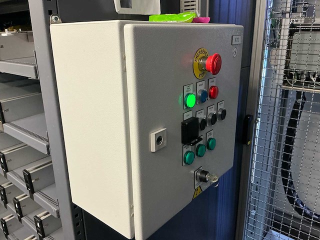 Release iii volledig geautomatiseerde verkoopautomaat - afbeelding 7 van  26