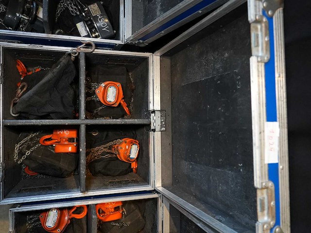 Rema - 4 x hand chain hoist 9m chain / 500kg + flightcase - afbeelding 1 van  1
