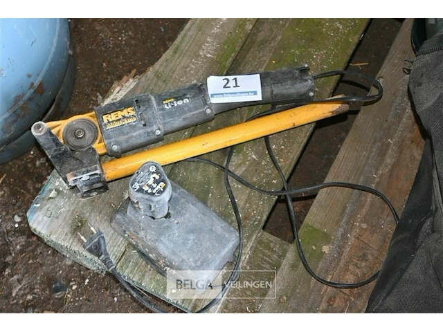 Rems buizensnijder met lader en batterij - afbeelding 1 van  2