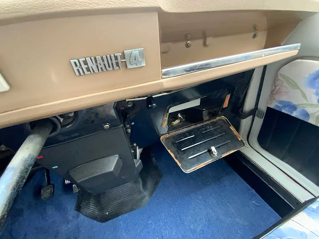 Renault - 1é serie - r4 super - oldtimer - afbeelding 25 van  40