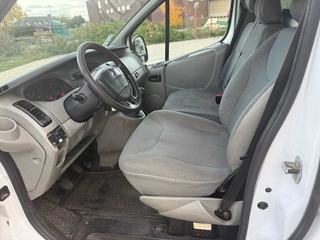 Renault - 2004 - trafic - bestelwagen - personenauto - afbeelding 9 van  30