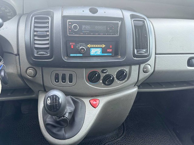 Renault - 2004 - trafic - bestelwagen - personenauto - afbeelding 13 van  30