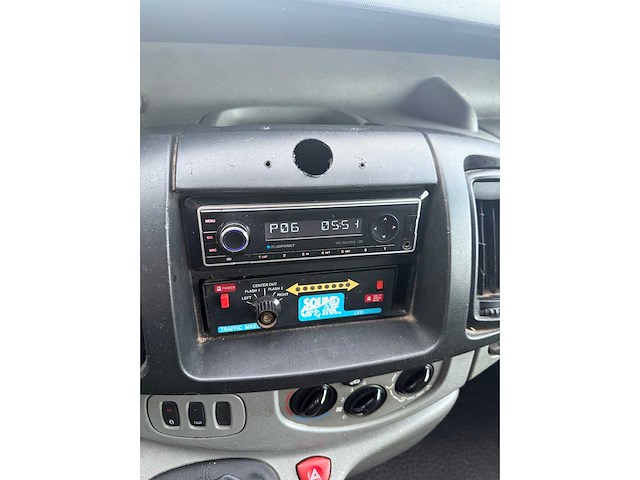 Renault - 2004 - trafic - bestelwagen - personenauto - afbeelding 18 van  30