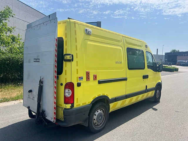 Renault - 2005 - master - ambulance - personenauto - afbeelding 2 van  29