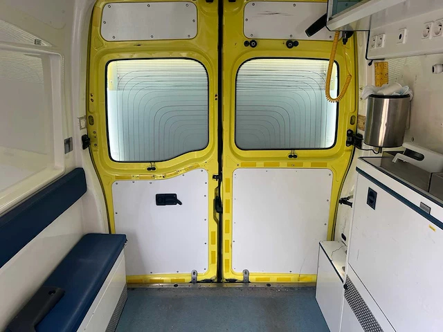 Renault - 2005 - master - ambulance - personenauto - afbeelding 14 van  29