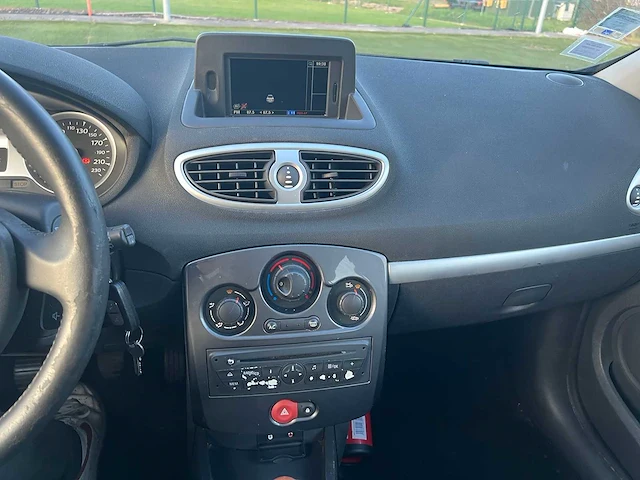 Renault - 2012 - clio - personenauto - afbeelding 15 van  27