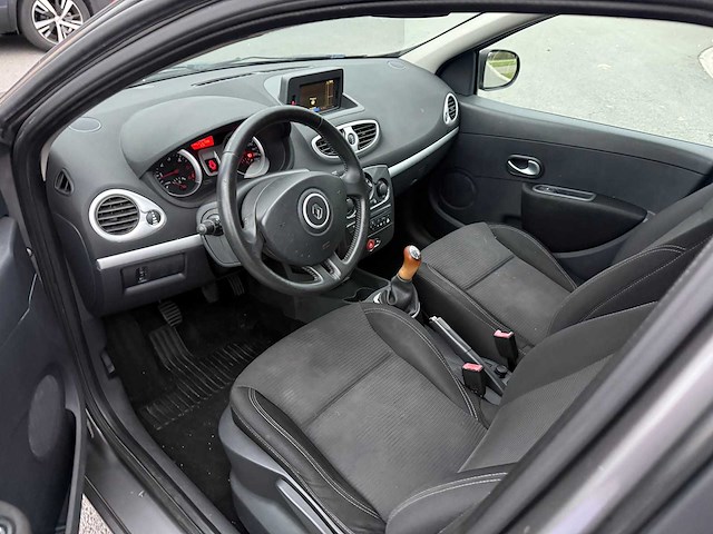 Renault - 2012 - clio - personenauto - afbeelding 4 van  20