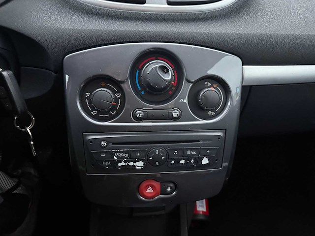 Renault - 2012 - clio - personenauto - afbeelding 6 van  20