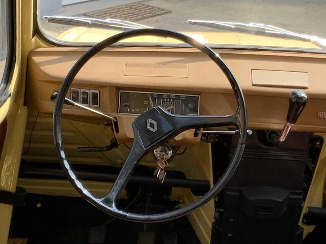 Renault - bestelwagen - r-4 fsa - oldtimer - afbeelding 25 van  52
