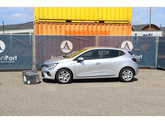 Renault clio benzine 2019 met set banden continental (marge) - afbeelding 1 van  1