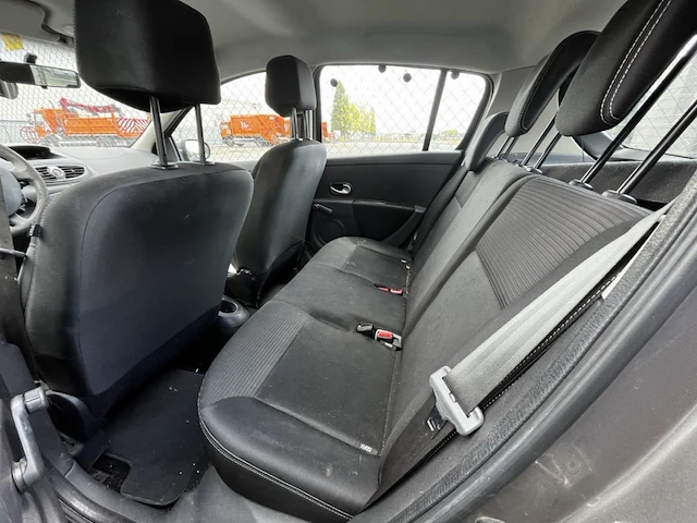 Renault clio iii phase 1.5 dci exception fap 104g. 75, 2013 - afbeelding 10 van  29
