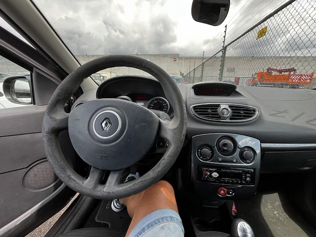 Renault clio iii phase 1.5 dci exception fap 104g. 75, 2013 - afbeelding 29 van  29
