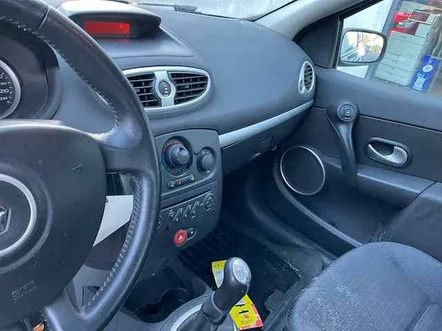 Renault clio personenauto - afbeelding 8 van  18