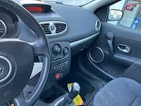 Renault clio personenauto - afbeelding 8 van  18